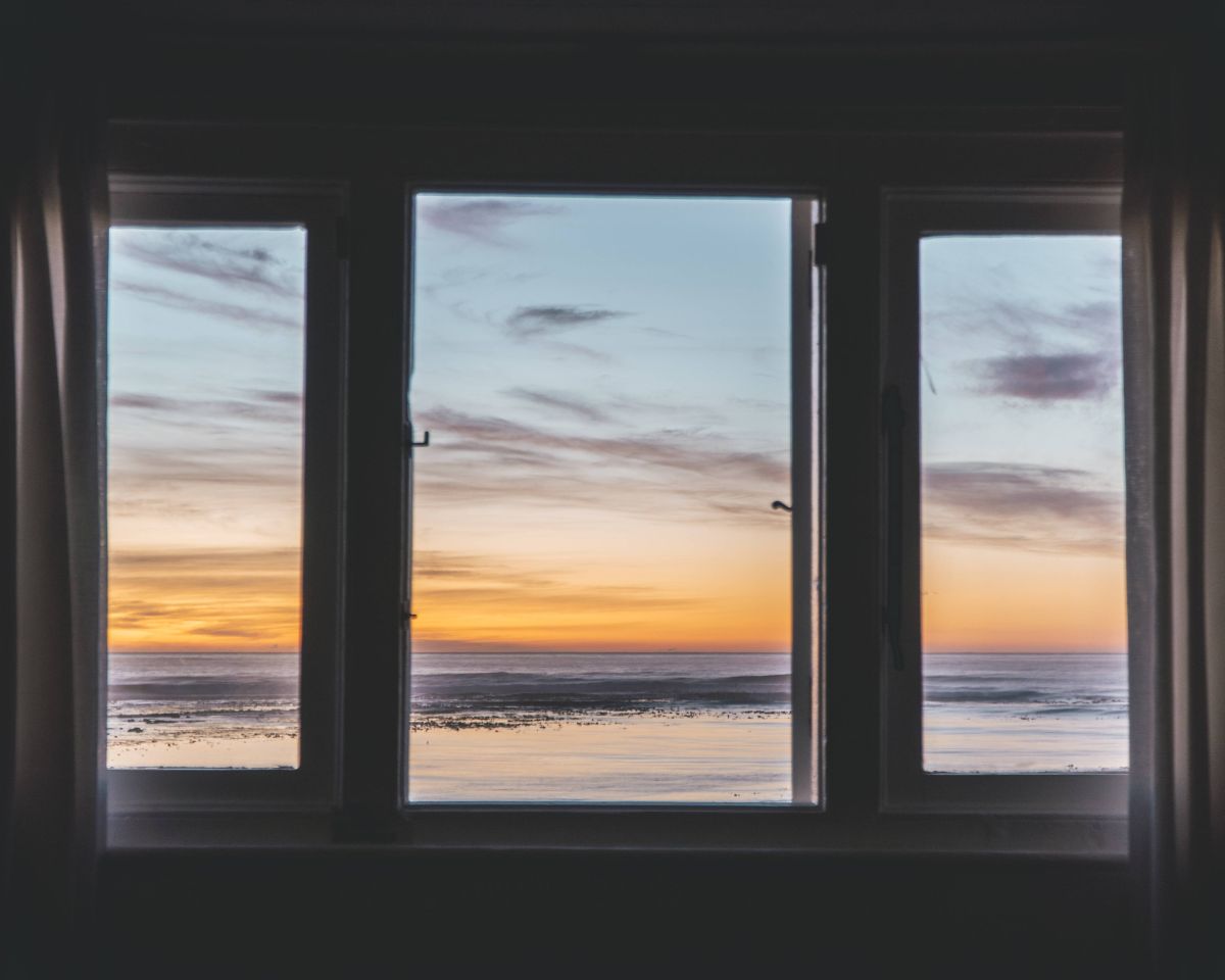 A window that is difficult to open and close.